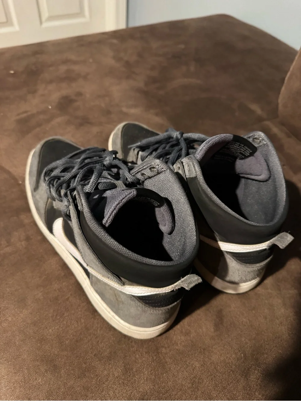 Men's Gray/Black Suede Mid-Top Skate Shoes